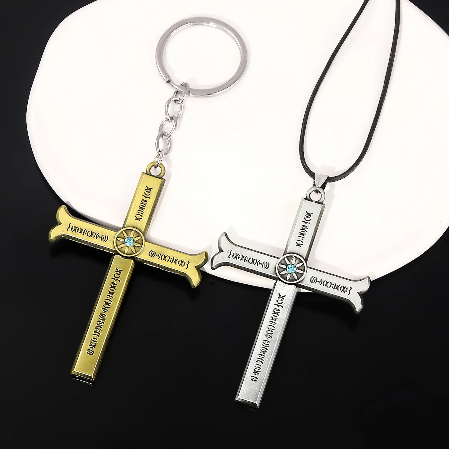 Anime Dracule Mihawk Cross Knife Keychains Metal Pendant Key Rings for Men Woman Keyring Fashion Jewelry Accessories Gift